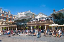 Covent Garden Piazza : L'Effervescence du Cœur de Londres