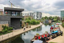 King's Cross Granary Square : Lieu de Vie Animé au Bord du Canal