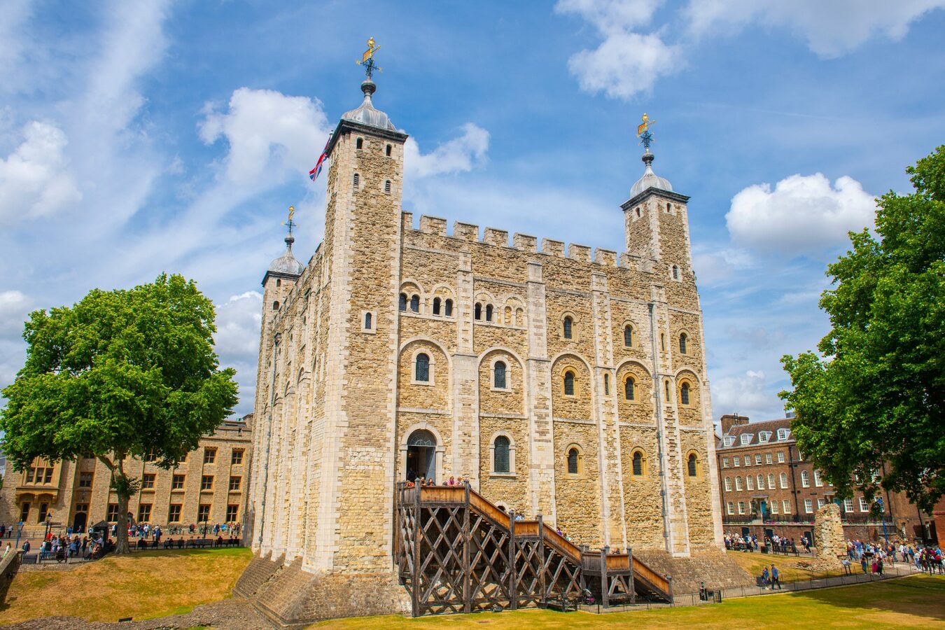 Château de la Tour de Londres : Histoire, Mystères et Joyaux de la ...