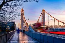 Le Chelsea Bridge : Élégance Architecturale au-Dessus de la Tamise