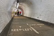 Le Greenwich Foot Tunnel : Un Passage Subaquatique Vers Greenwich