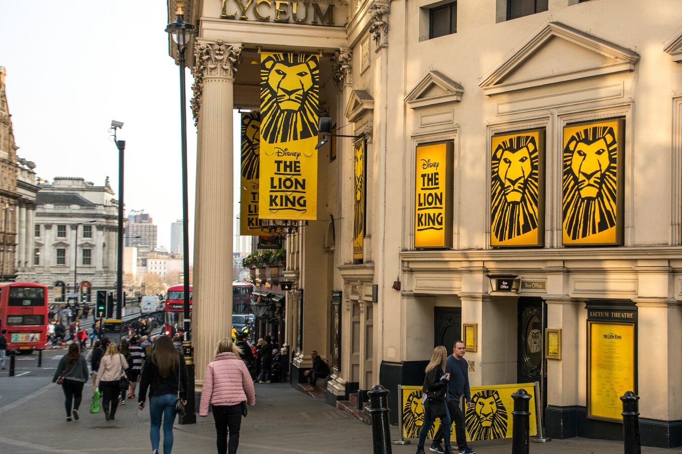 Artistic Neighborhoods of London: Workshops, Galleries, and Creative ...