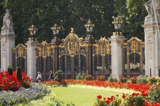 Embracing the Magic: A Guide to London's Seasonal Events - Tips for Enjoying Seasonal Events